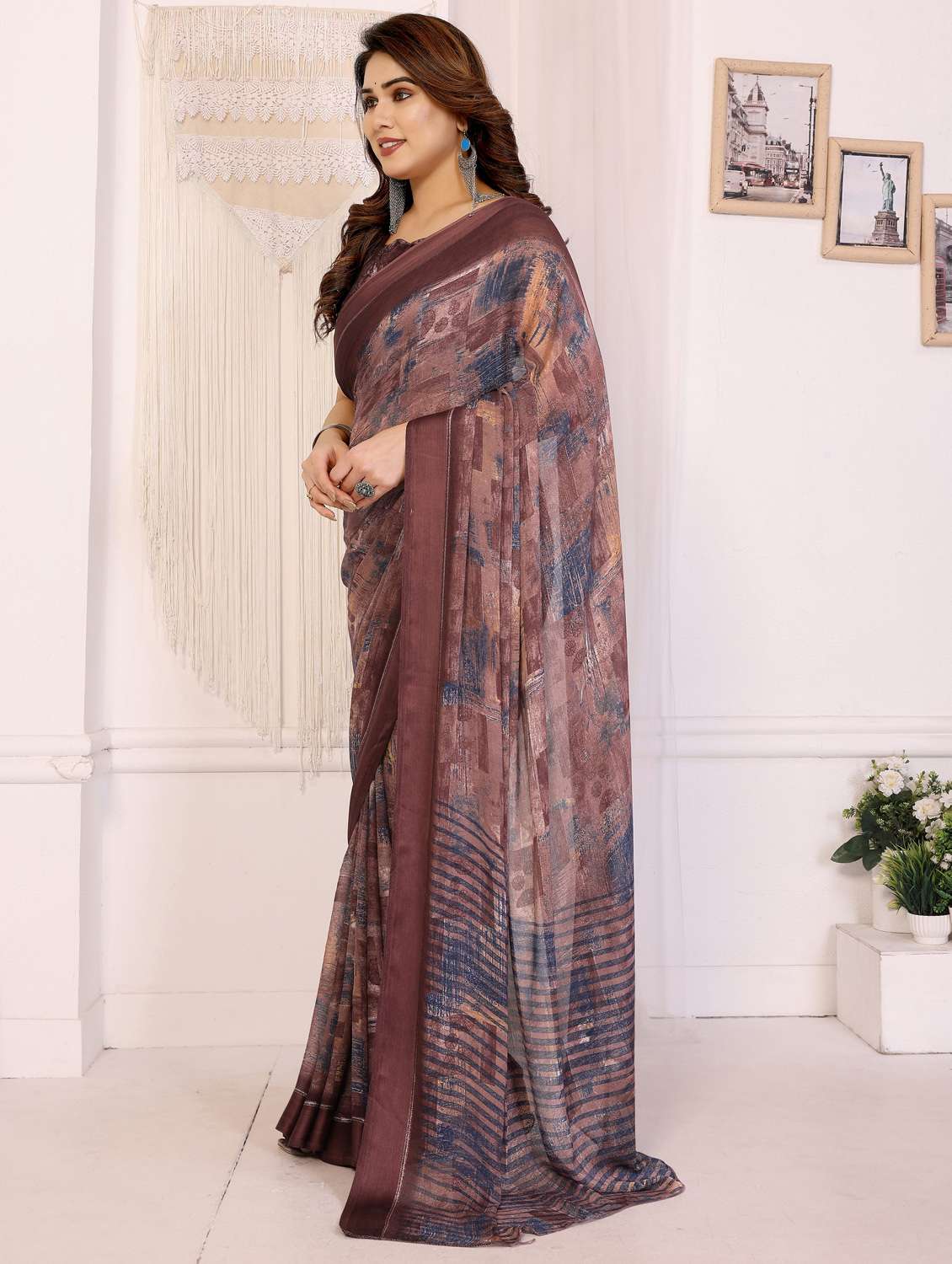 women printed casual wear saree with blouse - 22066353 - Standard Image - 2
