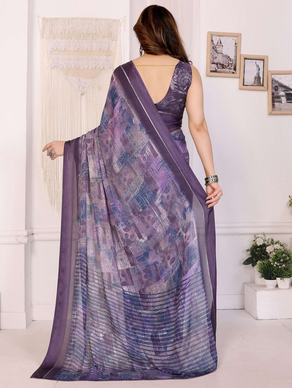 women printed casual wear saree with blouse - 22066358 - Standard Image - 2