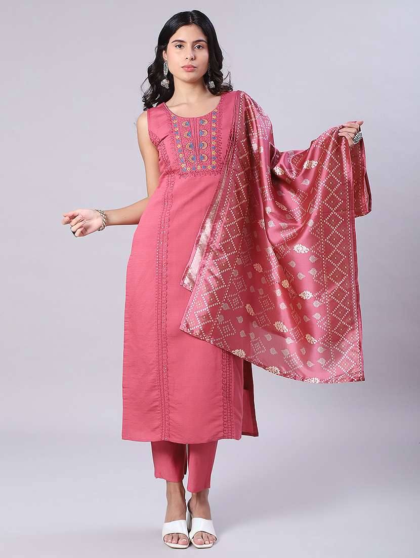 women embroidered sleeveless kurta and pant with dupatta
