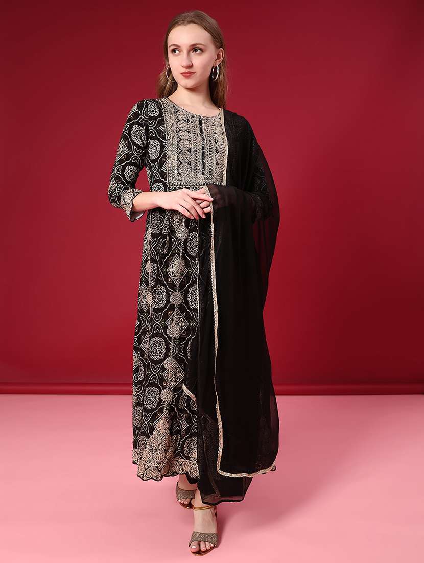 women three quarter sleeve kurta and pant with dupatta