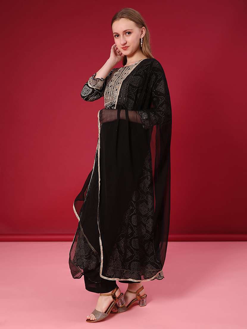 women three quarter sleeve kurta and pant with dupatta - 22067456 -  Standard Image - 2