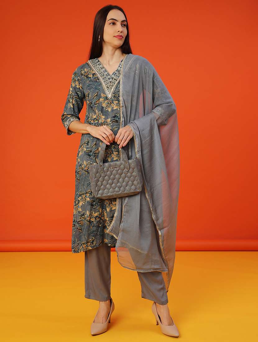 women three quarter sleeve kurta and pant with dupatta