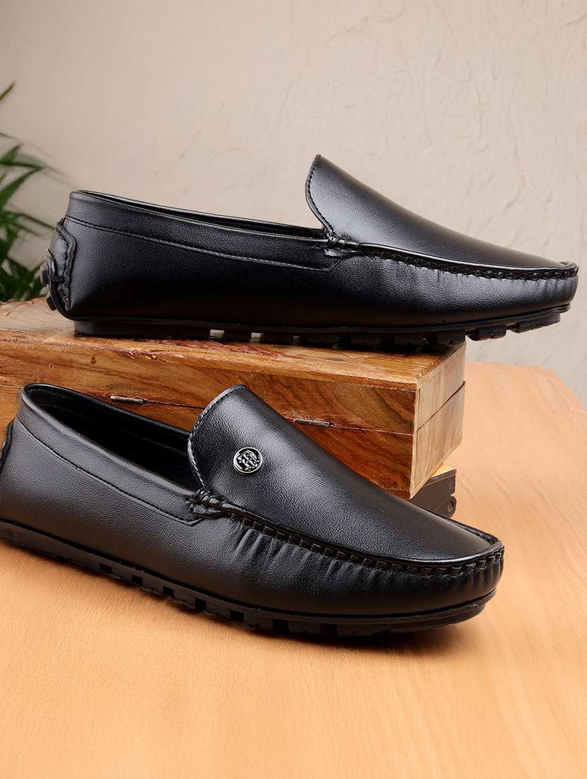 men solid slip on loafer