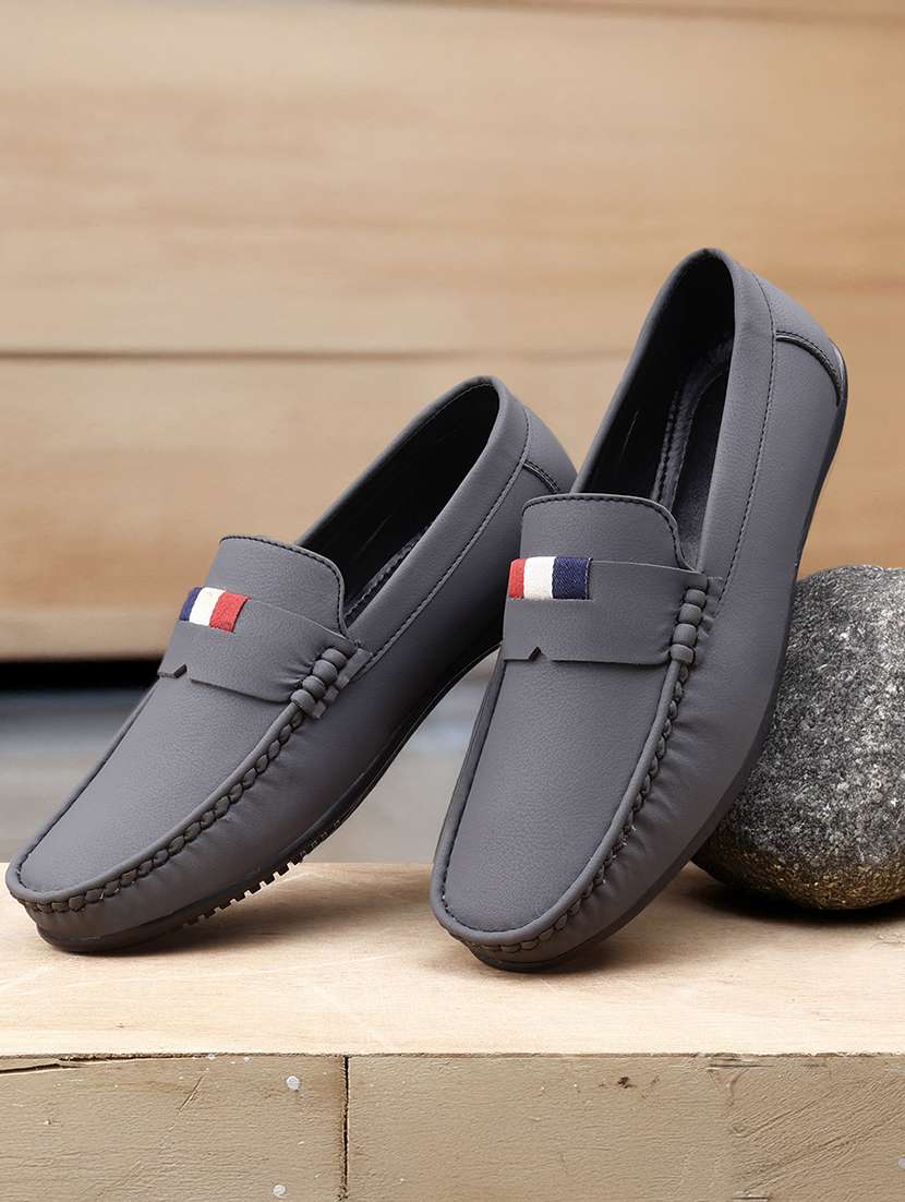 men solid slip on loafer - 22067572 -  Zoom Image - 0