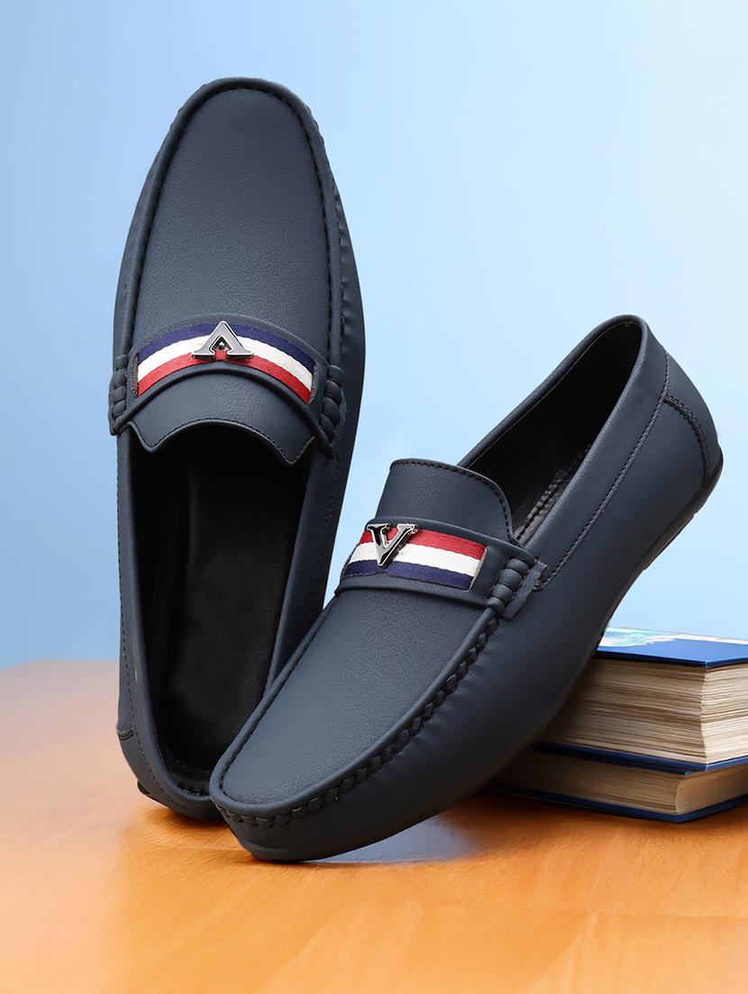 men solid slip on loafer - 22067578 - Zoom Image - 0