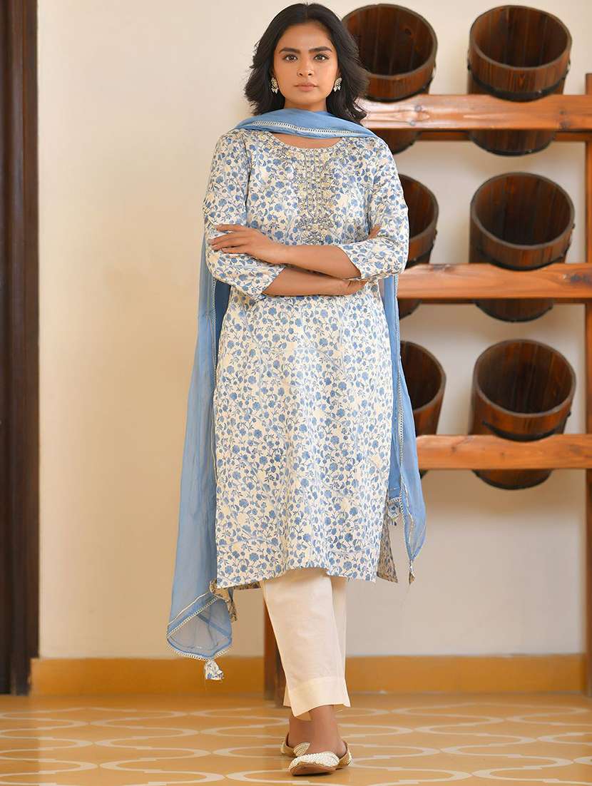 women three quarter sleeve kurta pant with dupatta set - 22068487 - Standard Image - 2