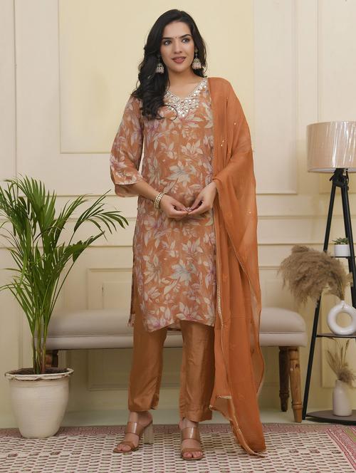 women three quarter sleeve kurta pant with dupatta set - 22068507 - Standard Image - 0