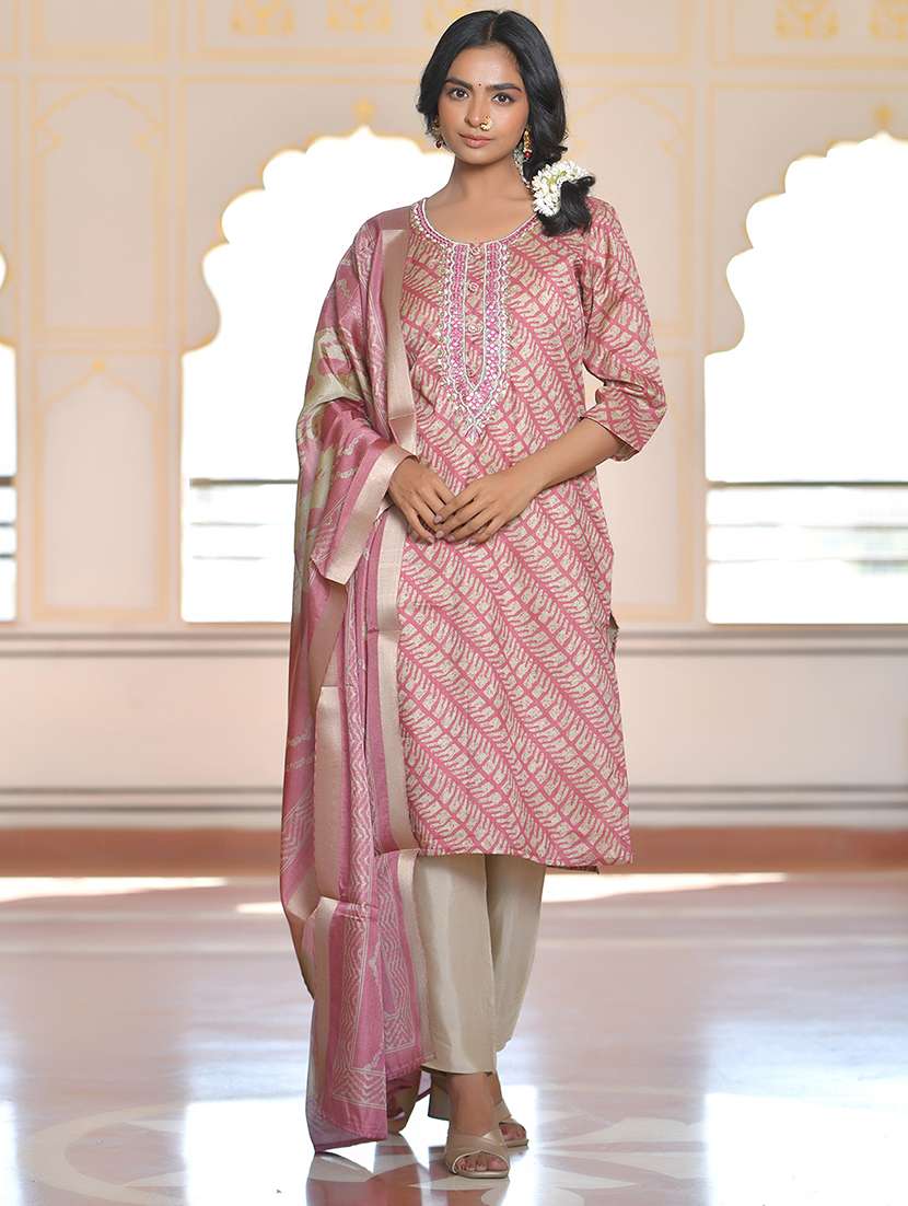 women three quarter sleeve kurta pant with dupatta set - 22068516 - Standard Image - 2