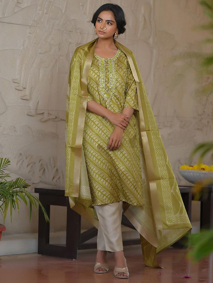 women three quarter sleeve kurta pant with dupatta set - 22068517 - Standard Image - 2