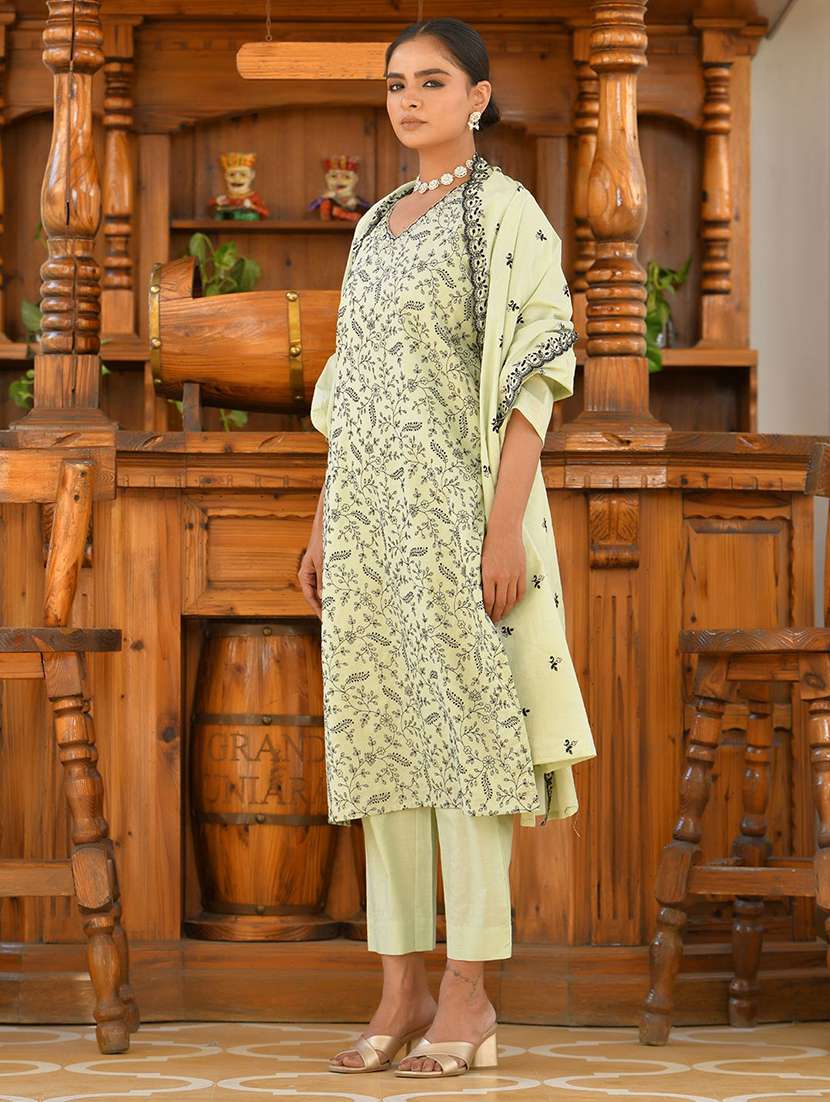 women three quarter sleeve kurta pant with dupatta set - 22068522 - Standard Image - 2