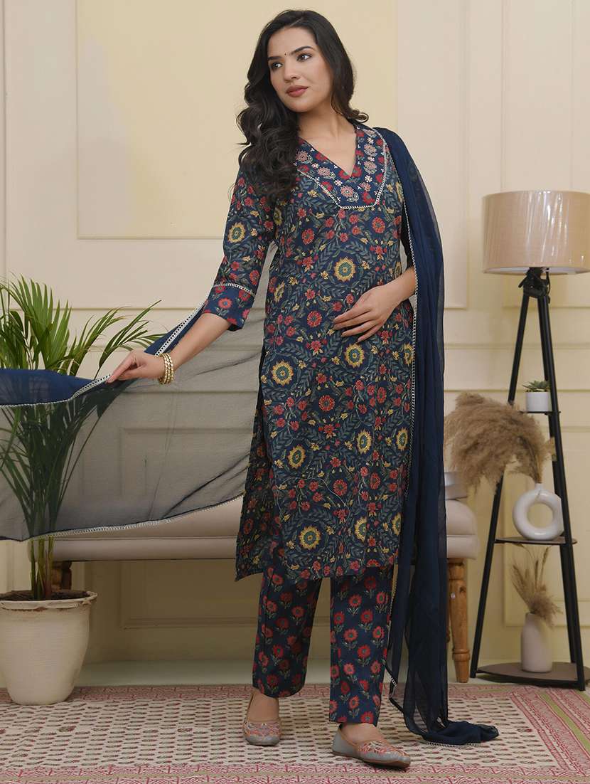 women three quarter sleeve kurta pant with dupatta set - 22068528 - Standard Image - 2
