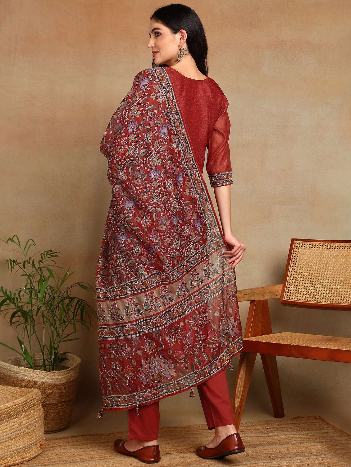 women three quarter sleeve kurta pant with dupatta set - 22068571 - Standard Image - 2
