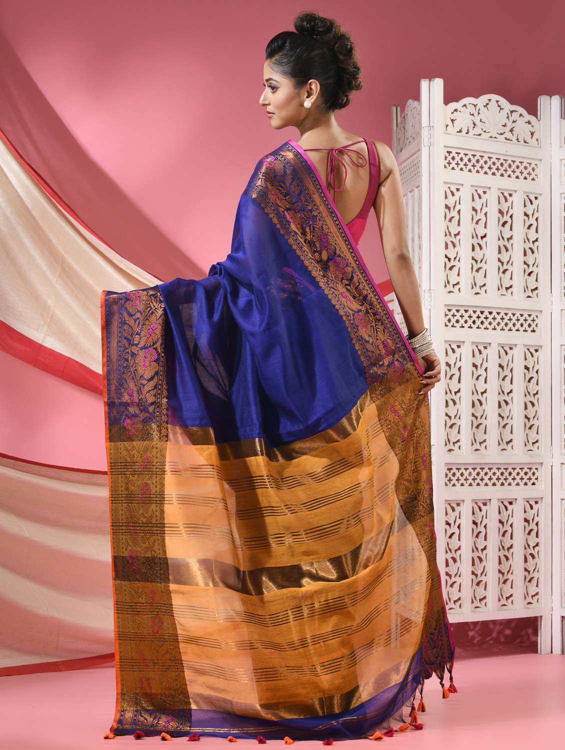 women solid with bordered handloom saree with blouse - 22068617 -  Standard Image - 2