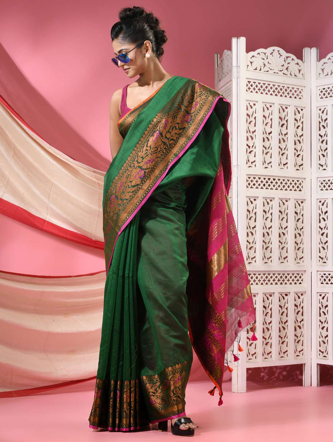 women solid with bordered handloom saree with blouse - 22068619 - Standard Image - 2