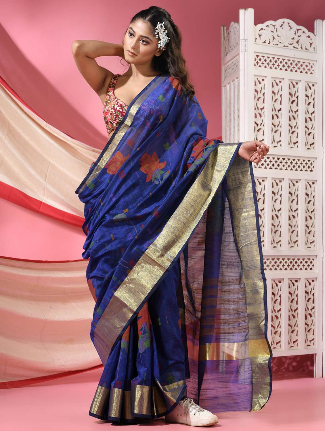 women floral handloom saree with blouse - 22068640 -  Standard Image - 2
