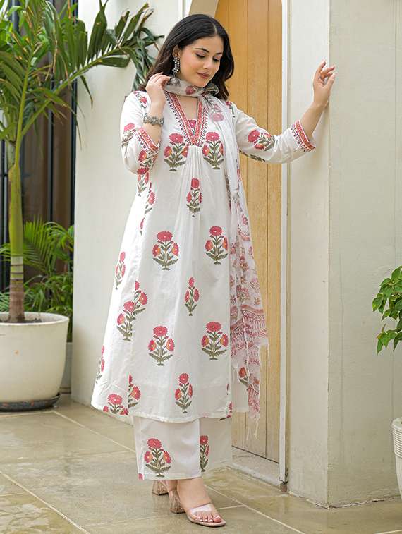women floral three quarter sleeve kurta pant with dupatta set - 22069207 -  Standard Image - 2