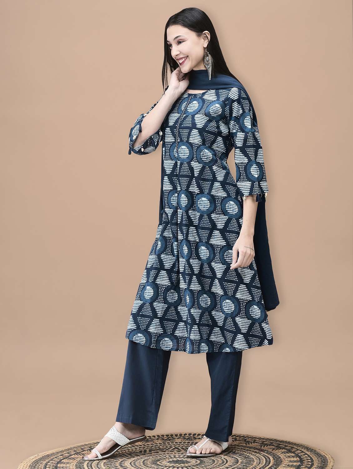 women geometric three quarter sleeve kurta pant with dupatta set - 22070852 -  Standard Image - 2
