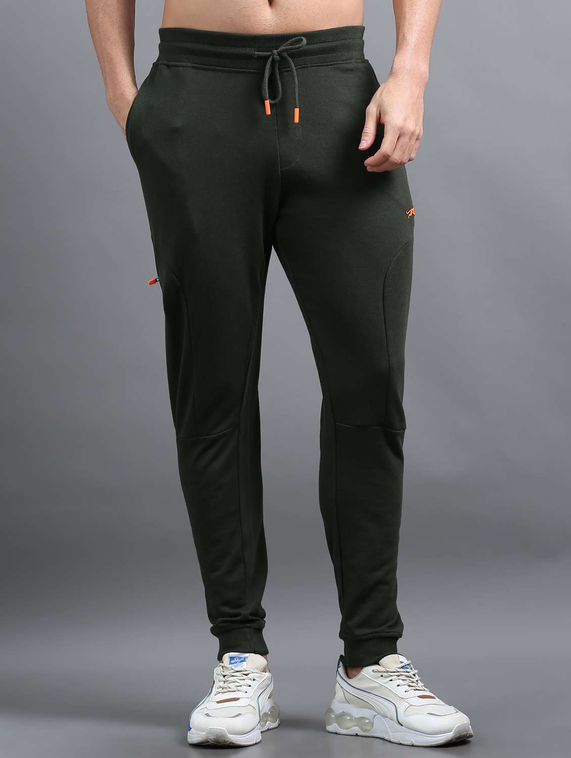 men solid mid rise regular fit jogger