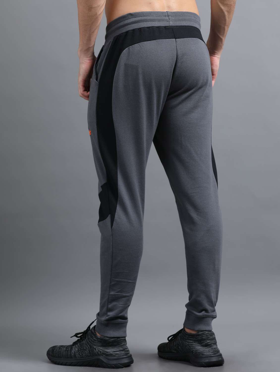 men color block mid rise regular fit jogger - 22070971 -  Standard Image - 2