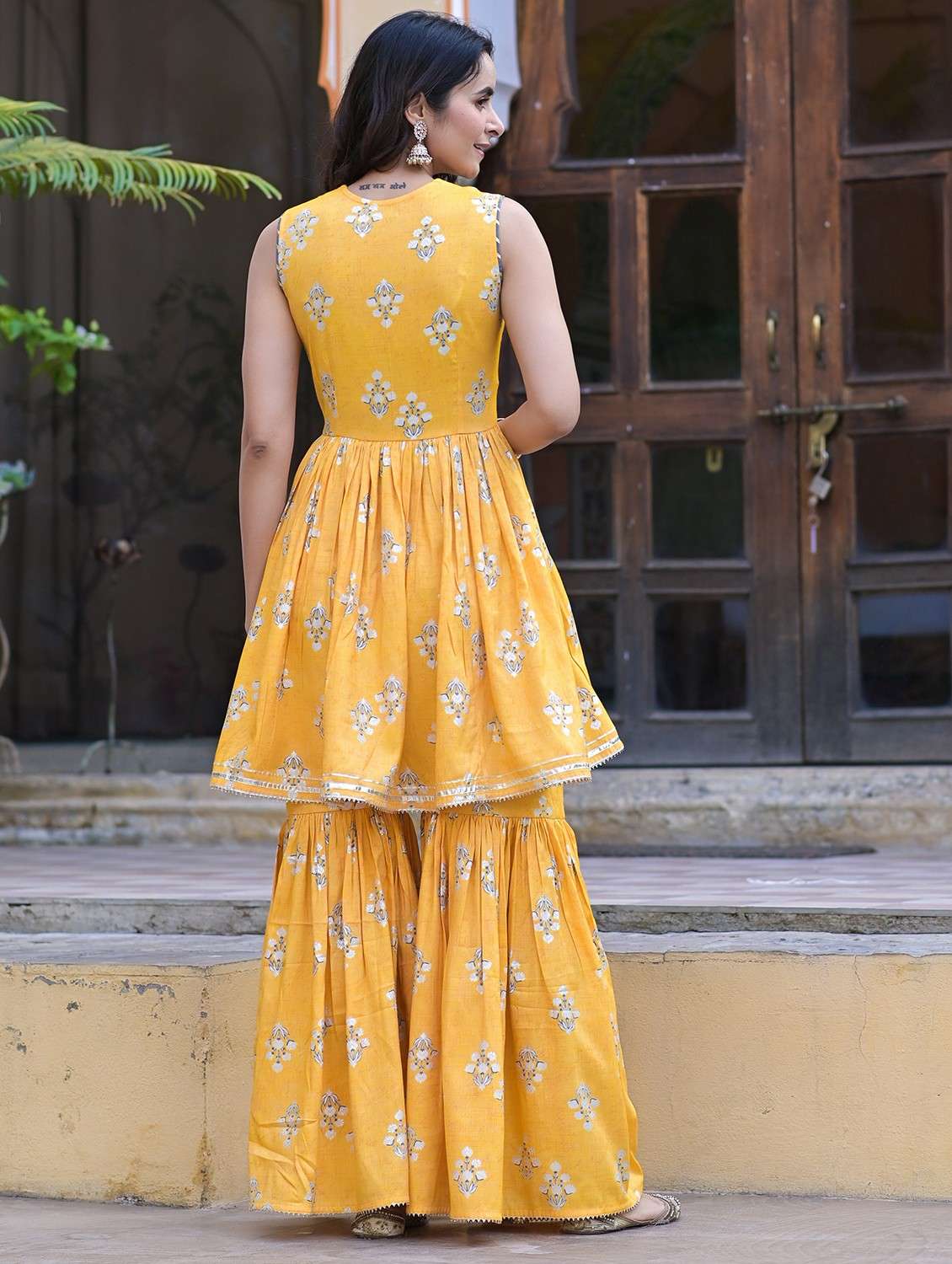 women floral sleeveless kurta sharara with dupatta set - 22071529 -  Standard Image - 2