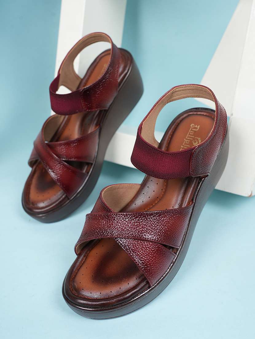 women solid back strap wedges