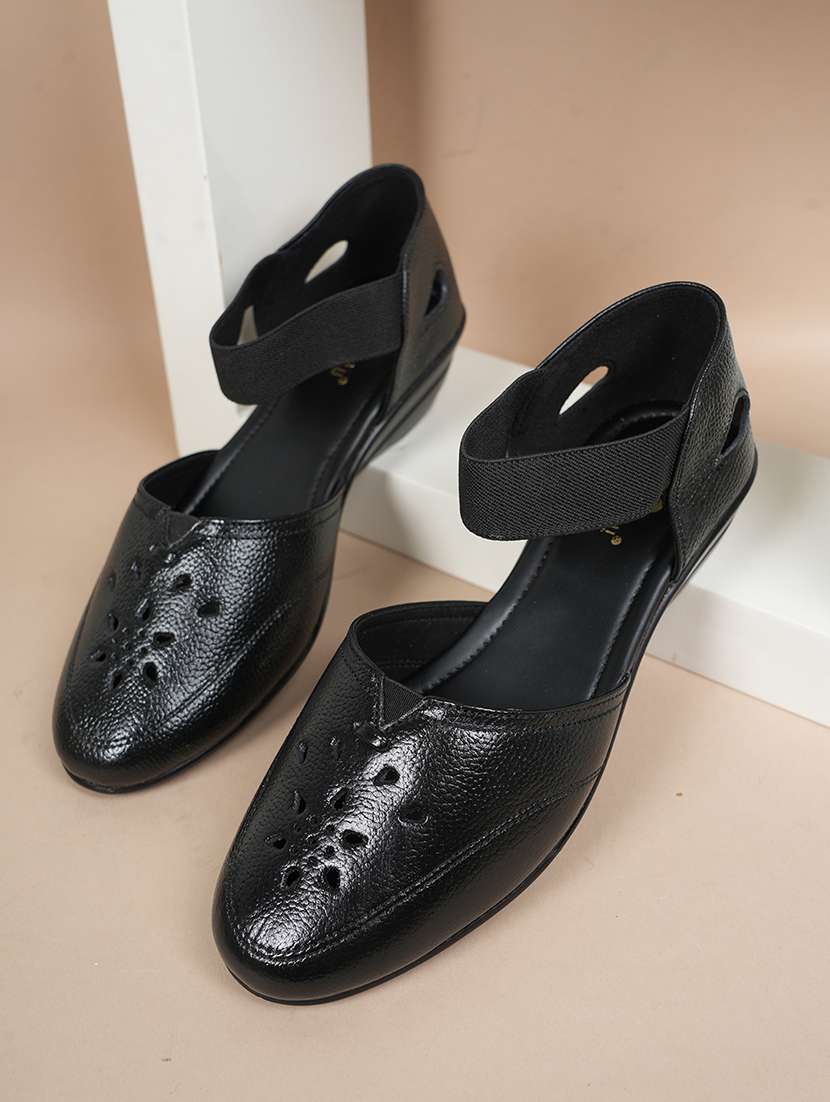 women black solid wedge - 22072136 -  Zoom Image - 0