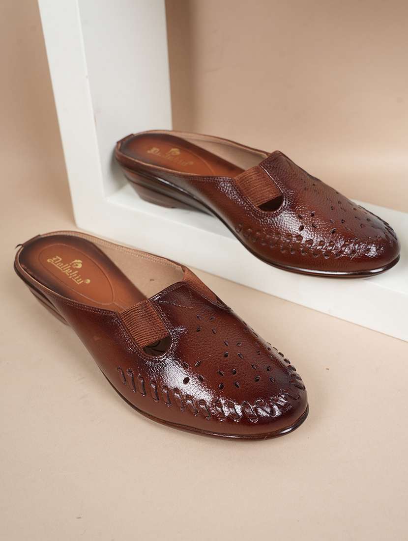 women solid slip on mule