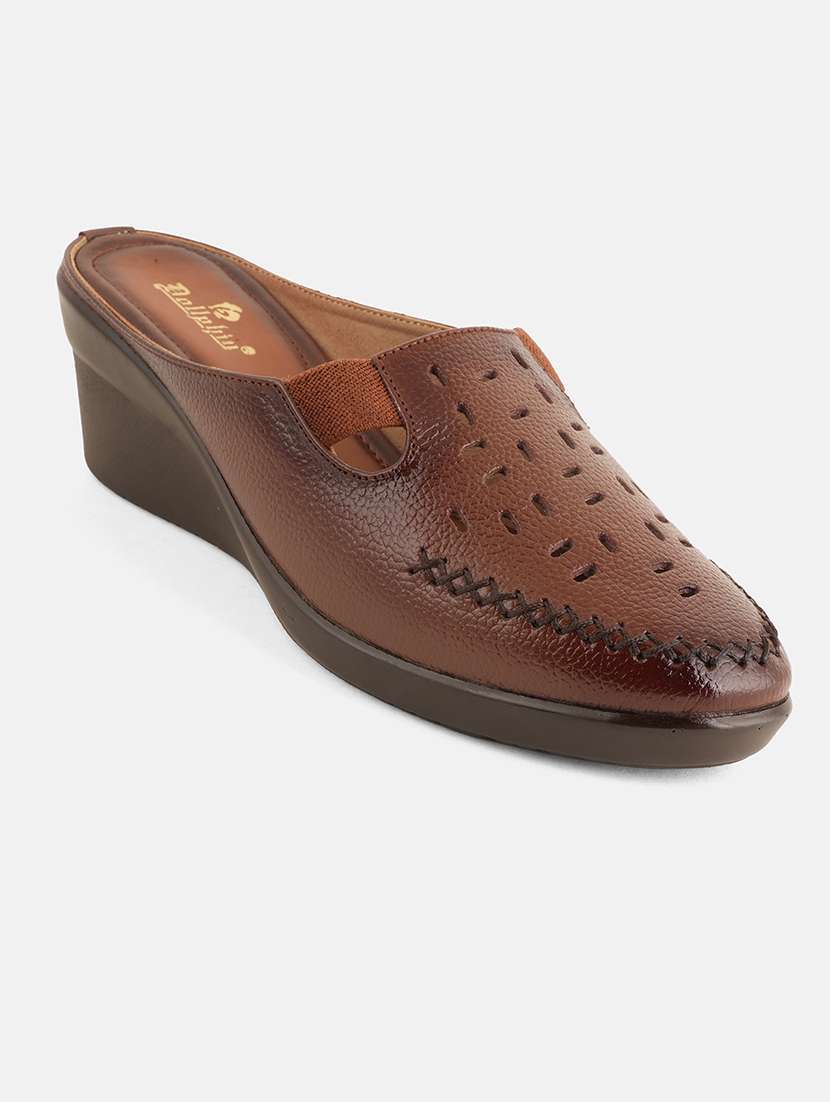 women solid slip on mule - 22072162 - Standard Image - 2