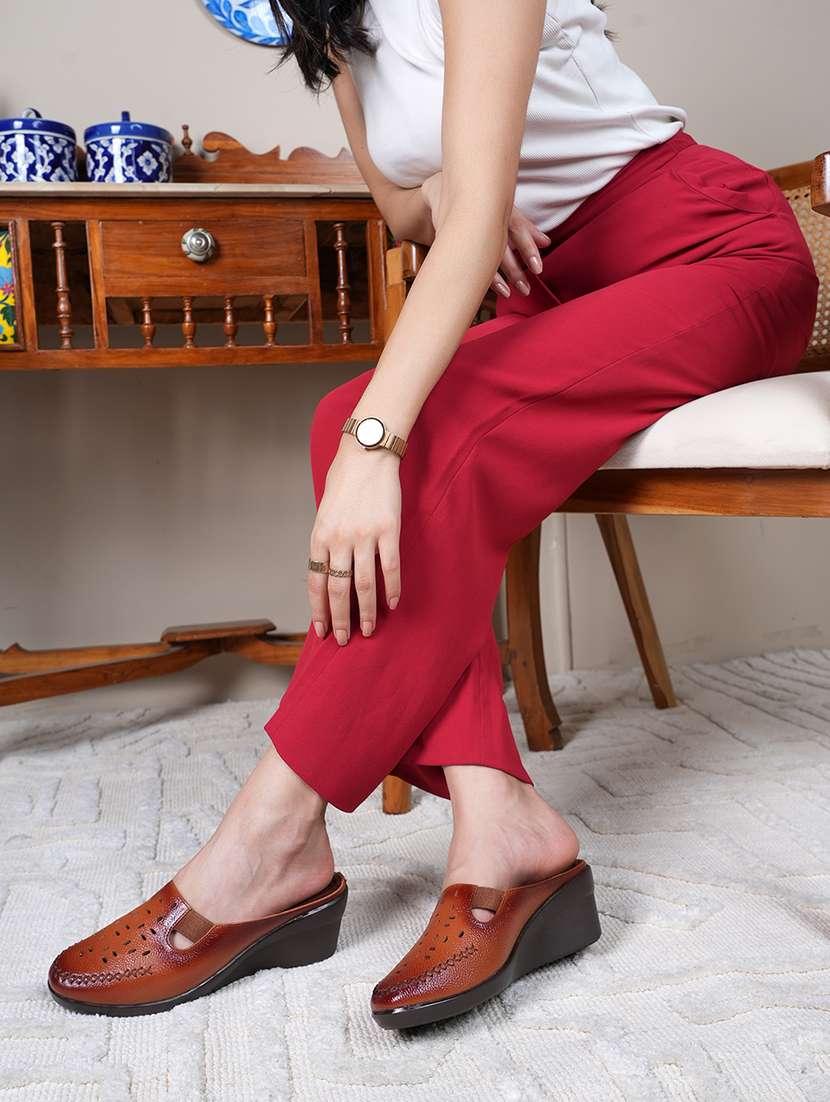 women solid slip on mule - 22072163 - Standard Image - 2