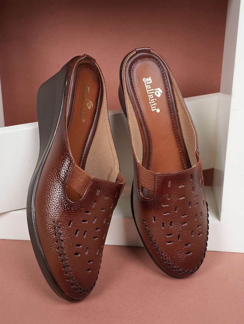 women solid slip on mule