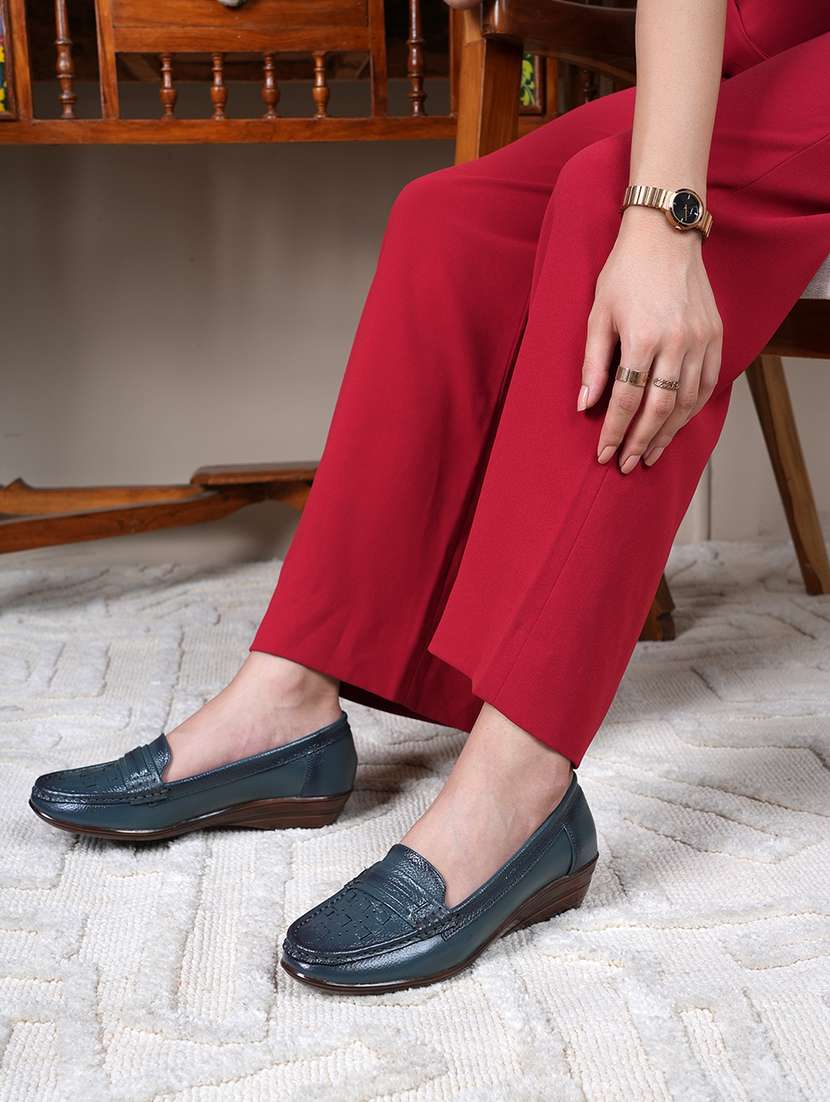 women solid slip on platform wedge - 22072178 - Standard Image - 2