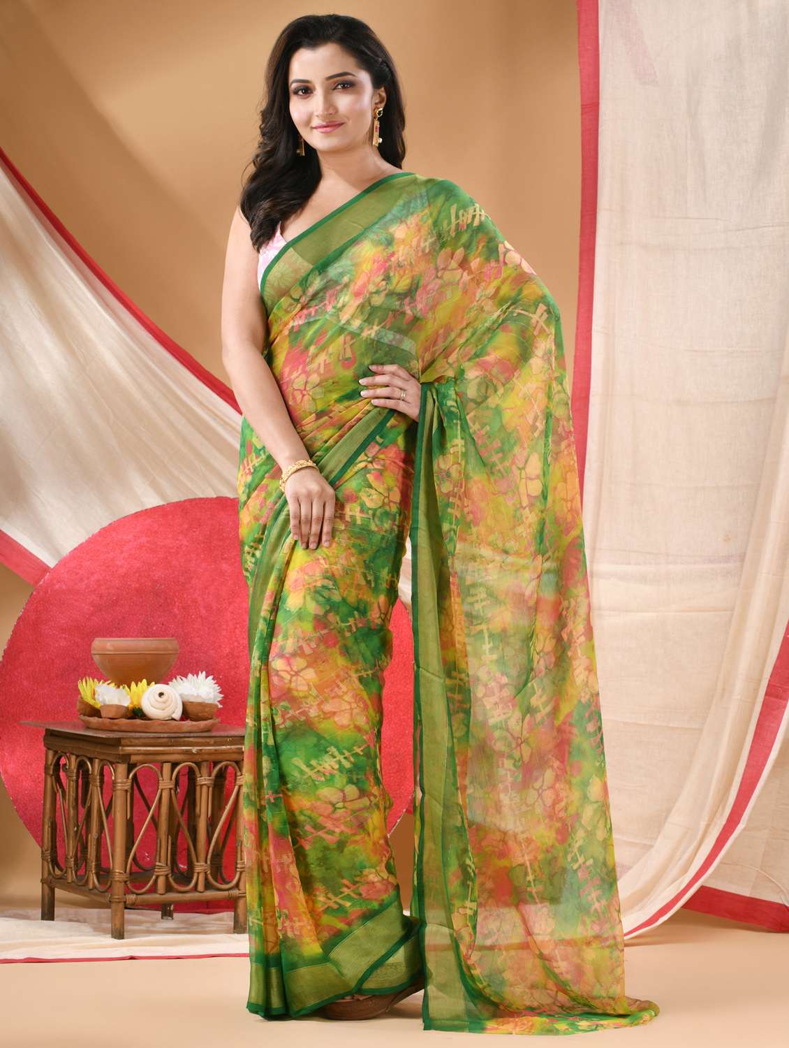 women floral printed saree - 22072235 -  Zoom Image - 0