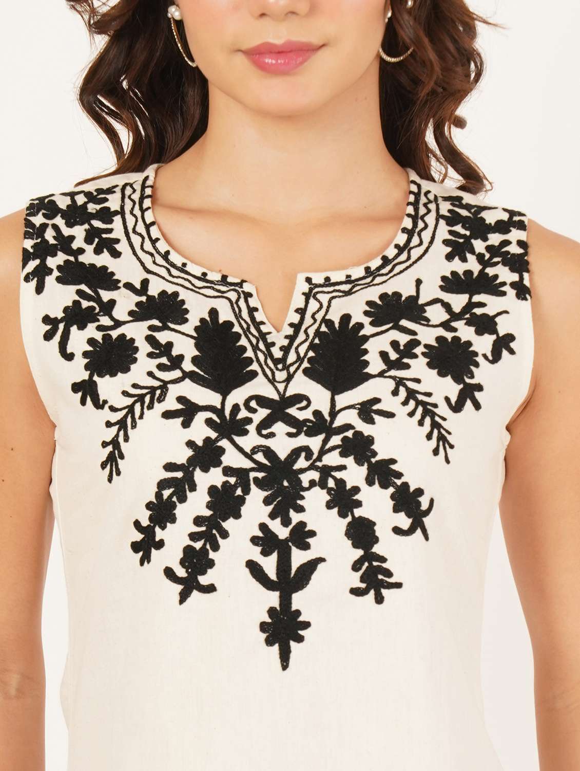 women solid with work sleeveless straight kurti - 22072598 -  Standard Image - 7