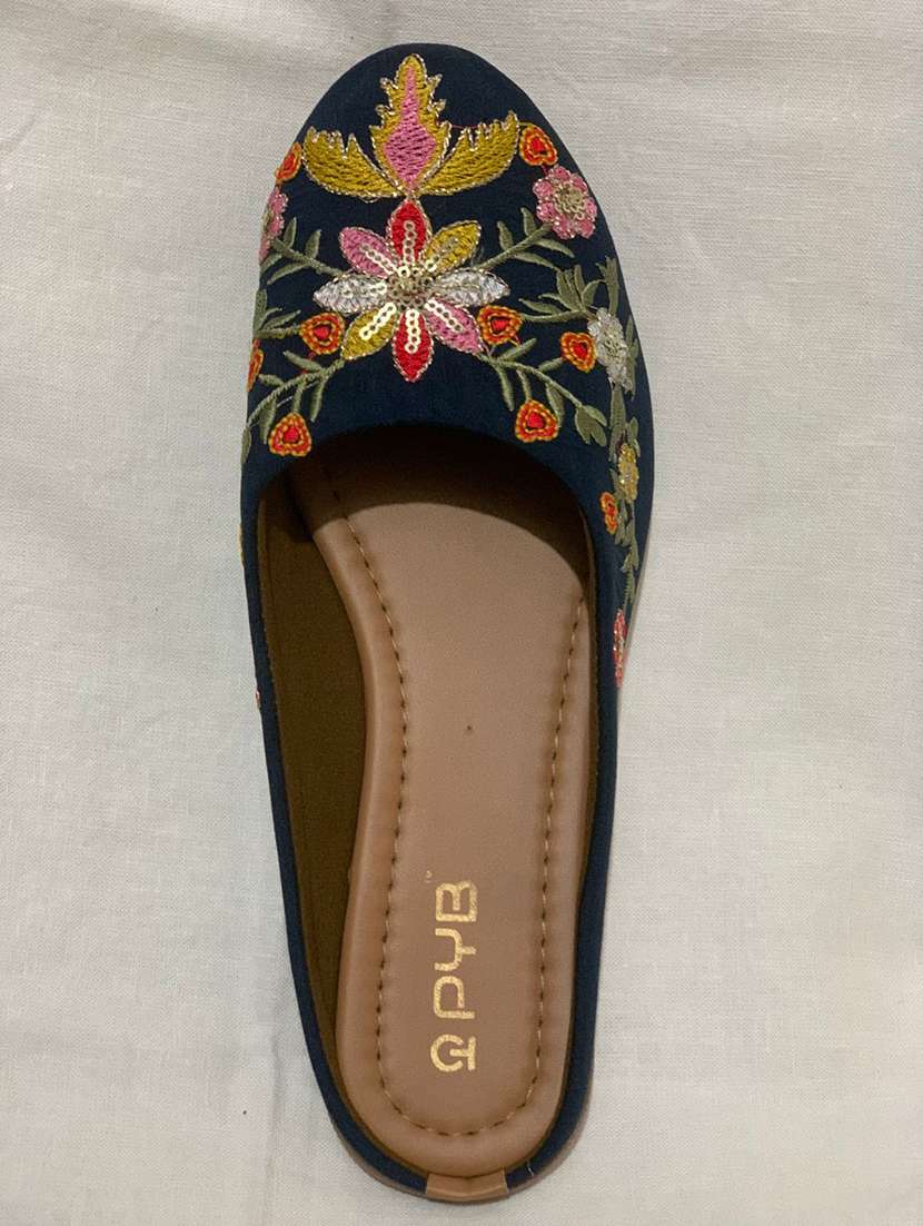 women embroidered slip on jutis - 22072763 -  Standard Image - 2