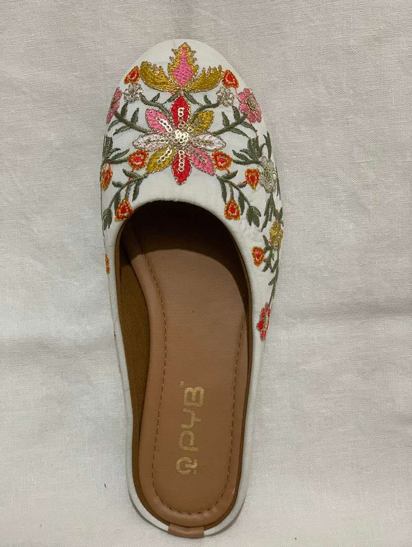 women embroidered slip on jutis - 22072766 -  Standard Image - 2