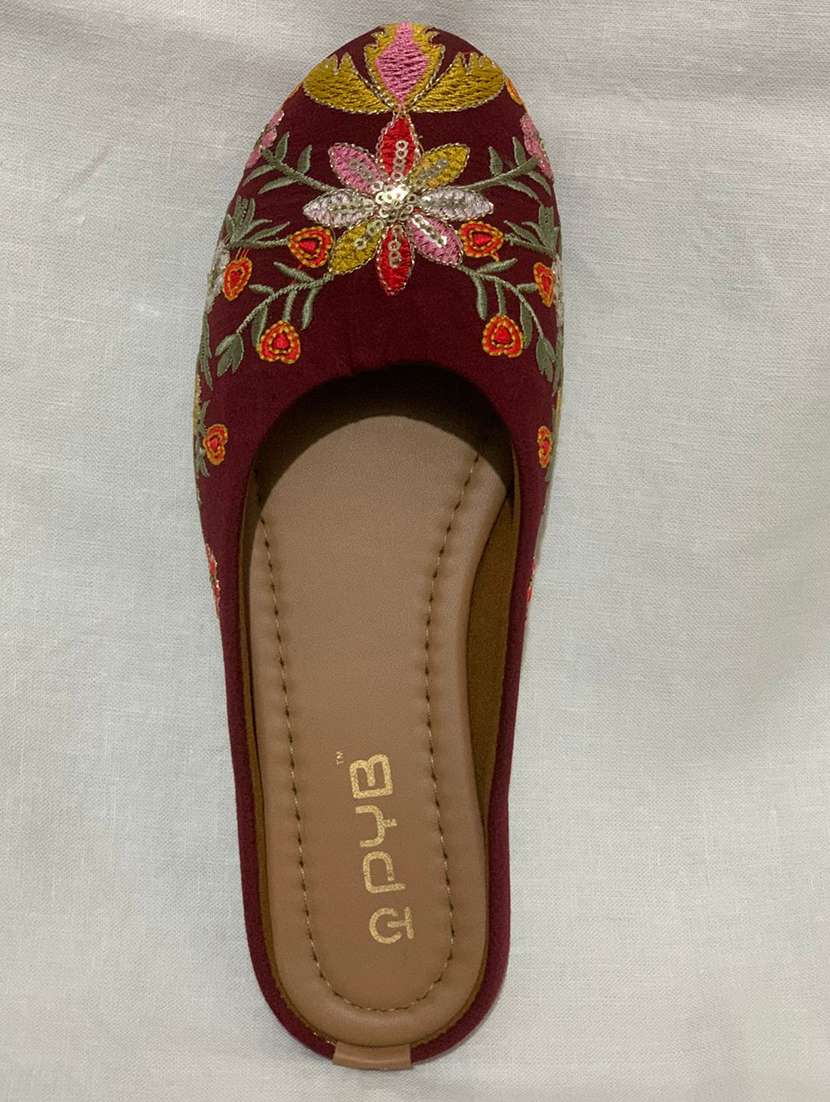 women embroidered slip on jutis - 22072768 -  Standard Image - 2