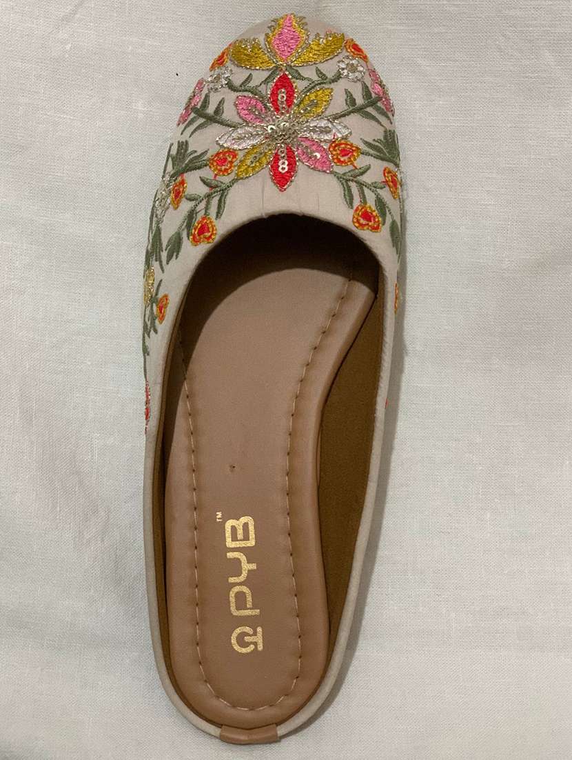 women embroidered slip on jutis - 22072769 -  Standard Image - 2