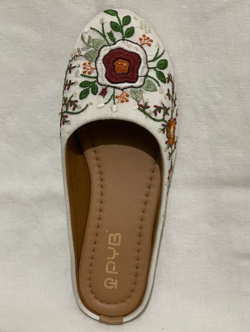 women embroidered slip on jutis - 22072773 -  Standard Image - 2