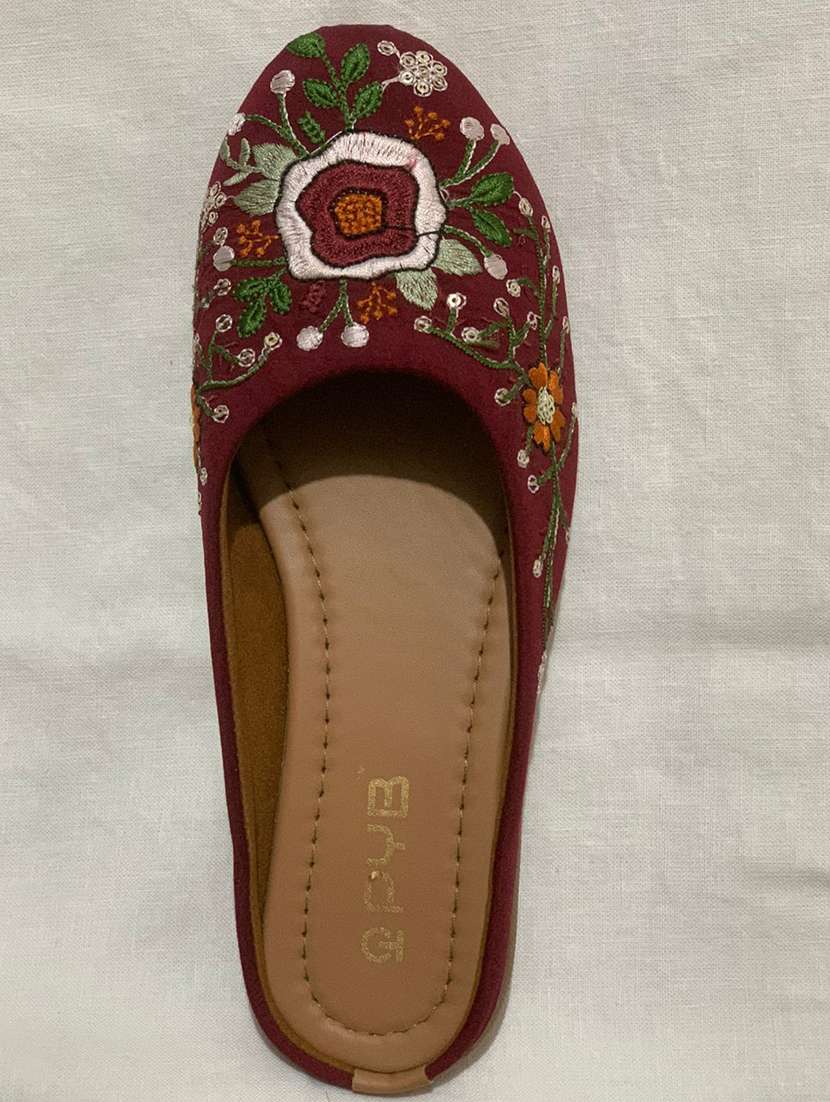 women embroidered slip on jutis - 22072775 -  Standard Image - 2