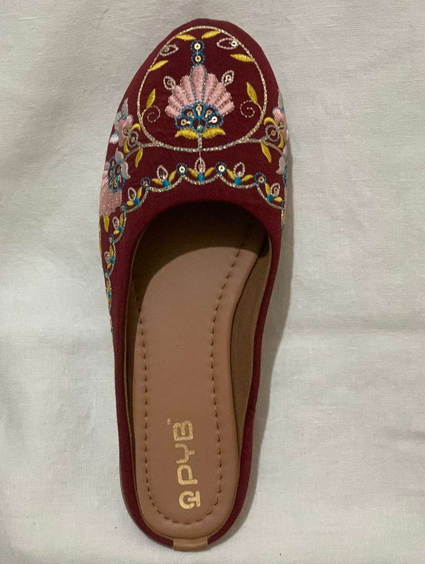 women embroidered slip on jutis - 22072782 -  Standard Image - 2