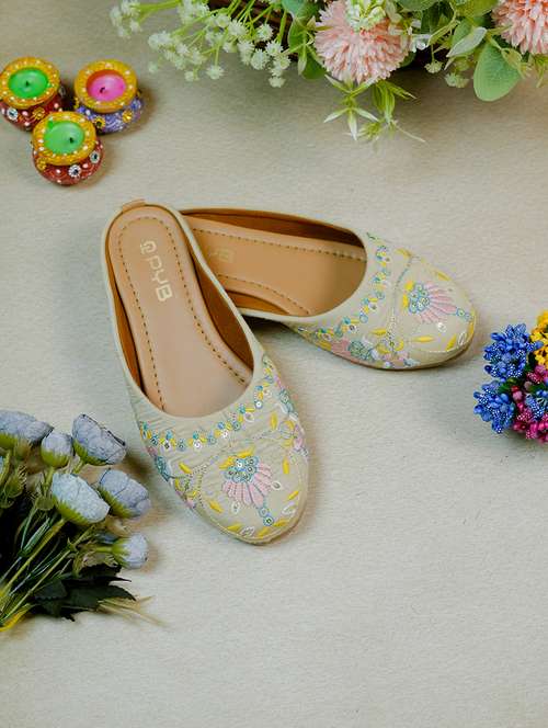 women embroidered slip on jutis - 22072783 -  Standard Image - 0