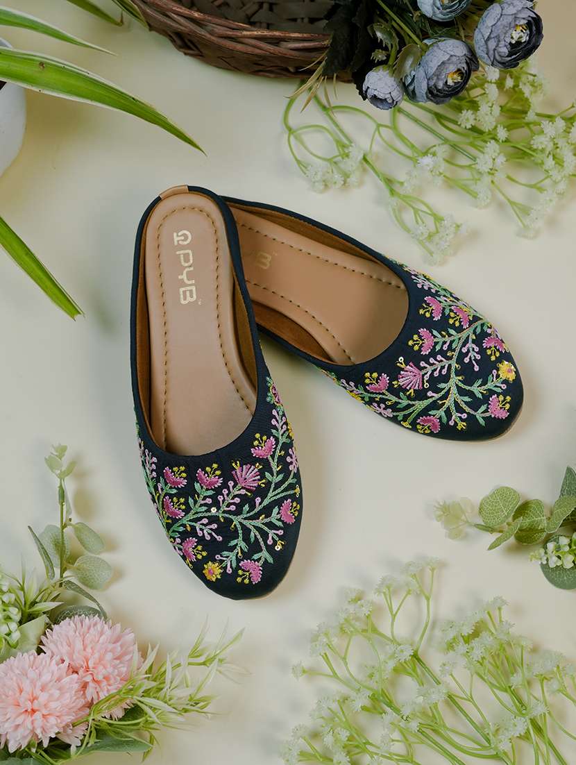 women embroidered slip on jutis - 22072798 -  Zoom Image - 0