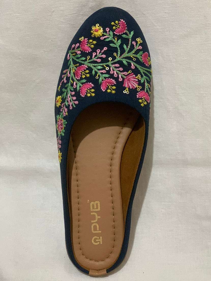 women embroidered slip on jutis - 22072798 -  Standard Image - 2