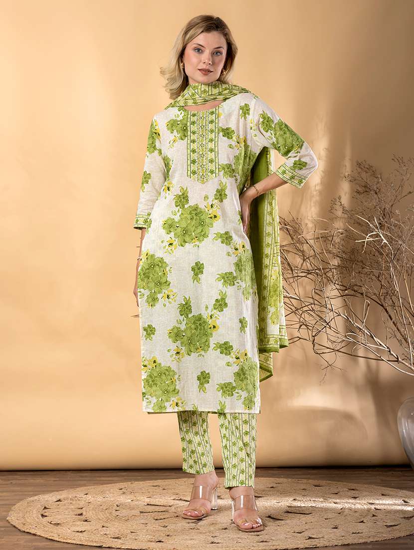 women floral three quarter sleeve kurta pant with dupatta set - 22072890 -  Standard Image - 2