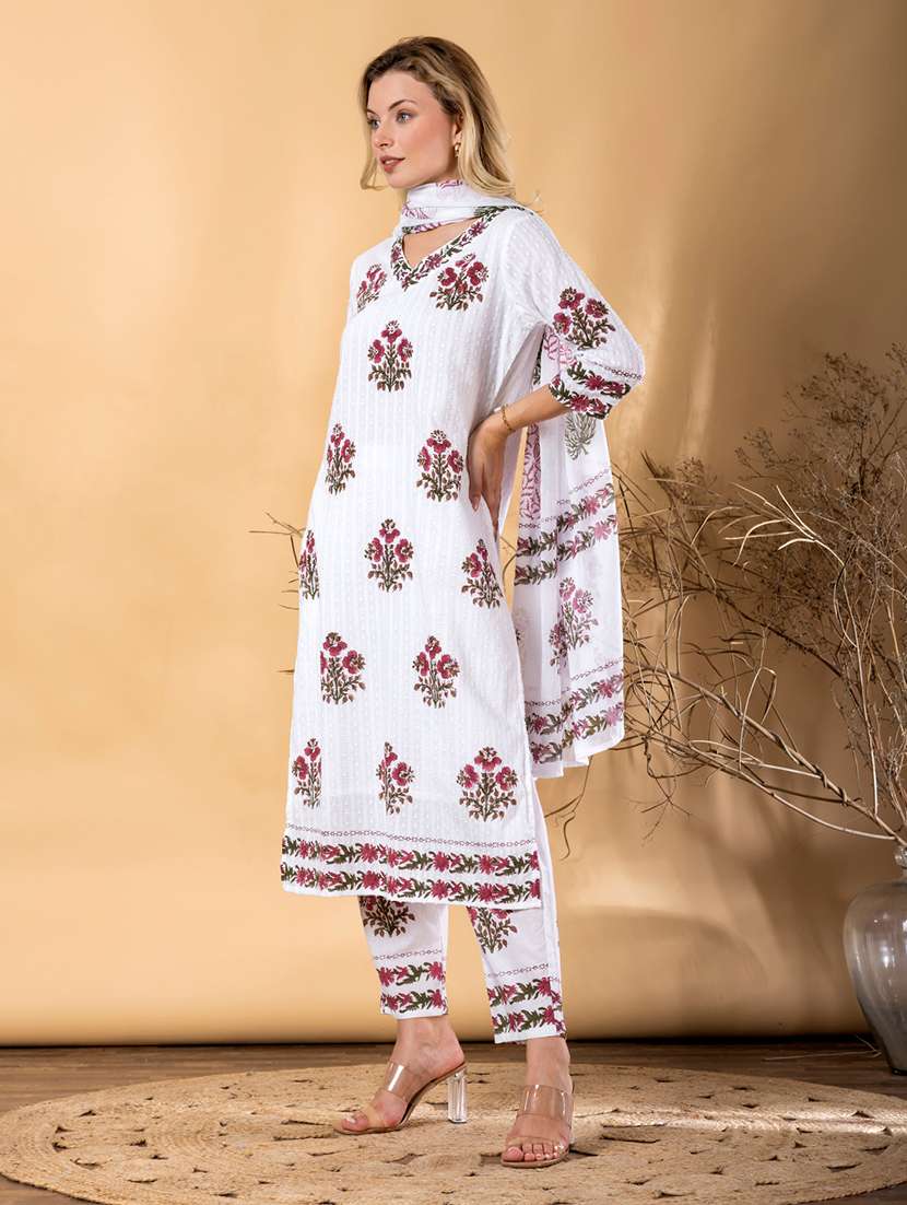 women floral three quarter sleeve kurta pant with dupatta set - 22072891 -  Standard Image - 2