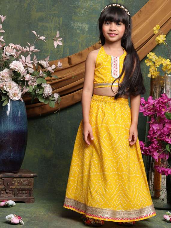 girls bandhnai print sleveeless lehenga choli set