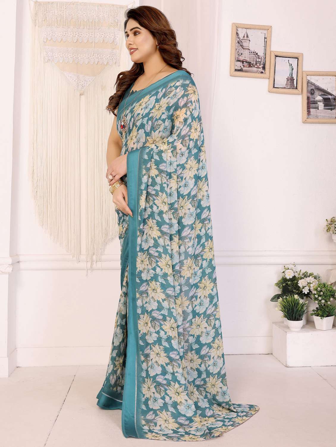 women floral printed saree with blouse - 22074121 - Standard Image - 2
