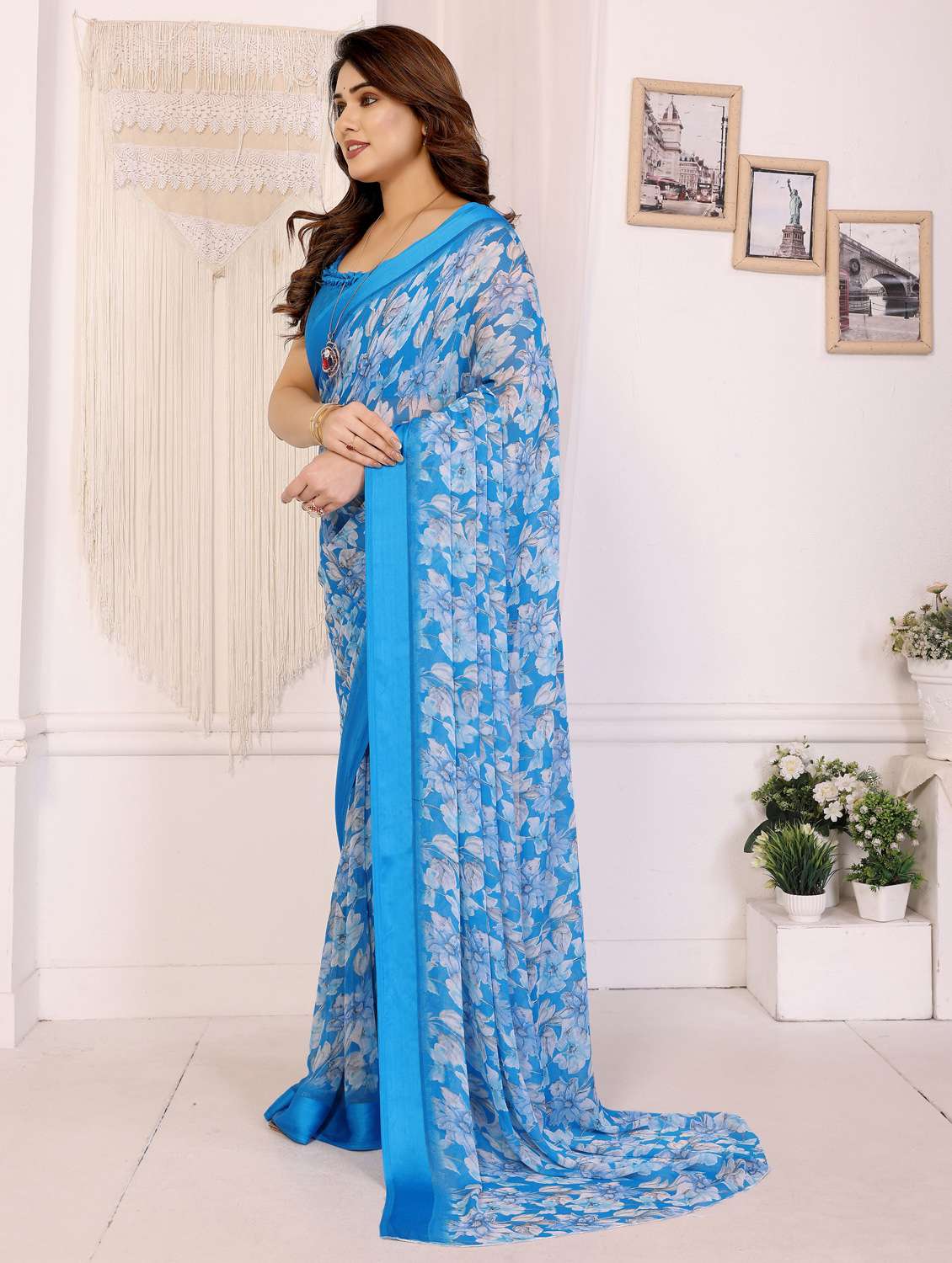 women floral printed saree with blouse - 22074122 - Standard Image - 2