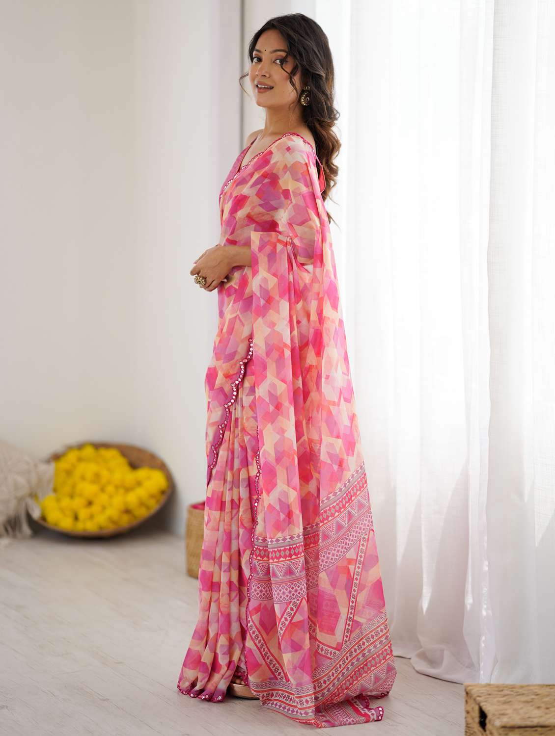 women printed casual wear saree with blouse - 22074126 - Standard Image - 2