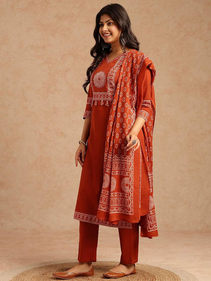 women bandhani printed three quarter sleeve kurta pant with dupatta set - 22074152 -  Standard Image - 2